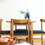 Stylish One Bedroom Apartment With Free Parking