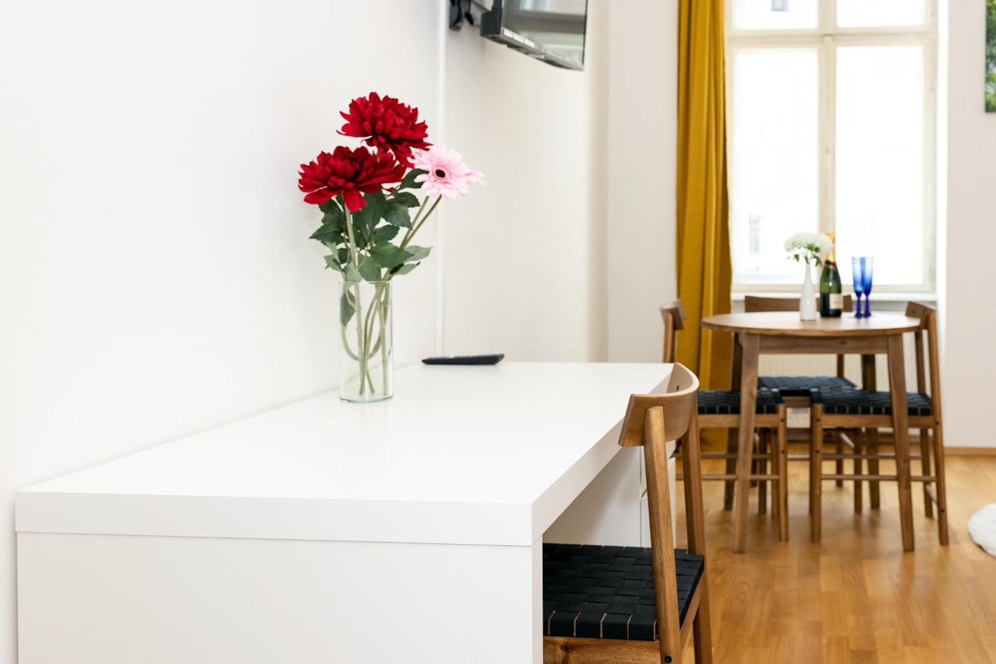 Stylish One Bedroom With Free Parking Apartment Wien