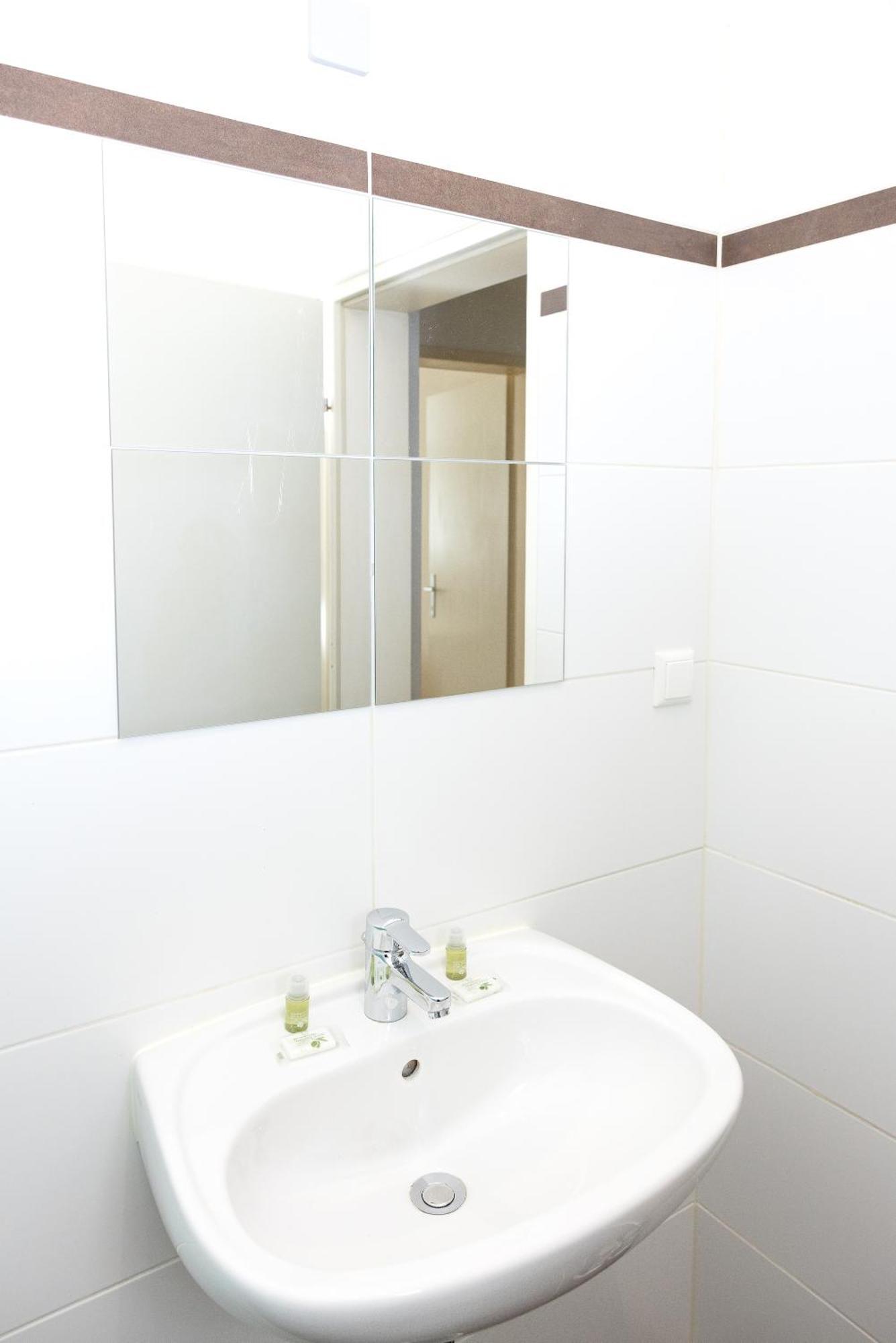 Stylish One Bedroom With Free Parking Apartment